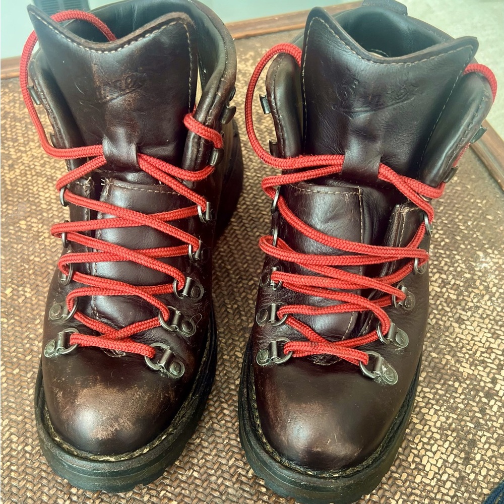 Danner, Mountain Light II boots. Brown, Size 8 D - better than new!